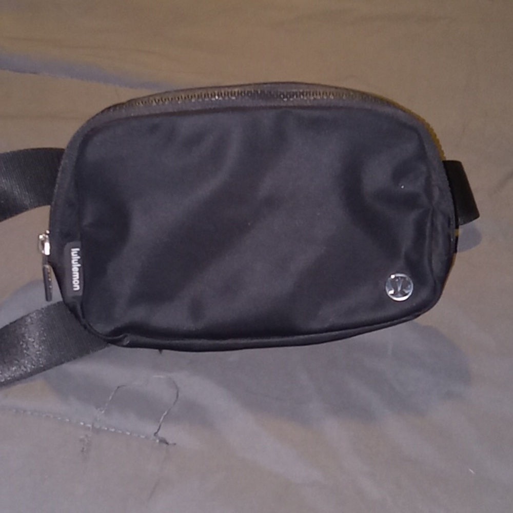 Lululemon  belt bag